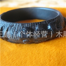 生产销售各种仿古木雕手镯桃木木雕手镯