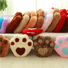 批发超大号创意熊掌/脚掌靠垫抱枕毛绒玩具脚掌坐垫朋友生日礼物