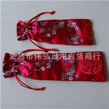 厂家批发供应高档加厚锦缎梳子布袋牛角梳木梳袋子大小号可选