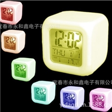 供应七彩万年历、四面钟万年历、七彩闹钟、优质变色骰子钟万年历