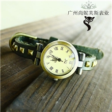 淘宝爆款时尚达人必备罗马表头柳钉牛皮手链表女士手表