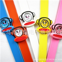 儿童拍拍表大嘴猴系列神偷奶爸新款啪啪圈滴胶硅胶材质厂家