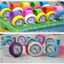 儿童啪啪圈手表男童女童拍拍表男孩果冻电子表韩版糖果色儿童表