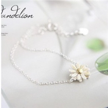 【荐】D33韩版饰品批发2012新款优雅首饰浅黄色小雏菊花手链