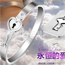 《冲上云霄2》陈法拉张智霖同款心型钥匙锁情侣手镯带配链钢色