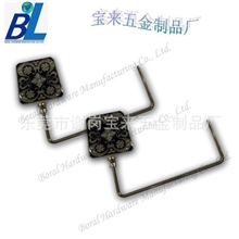 设计生产时尚金属挂包器:方形假珐琅加银葱粉锌合金长杆挂包钩