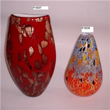 生产及销售各种造型，各种颜色，多种尺寸的玻璃花瓶