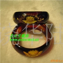 厂家直销纯手工雕刻仿琥珀玫瑰花，百合花，莲花，樱花卡特兰手镯