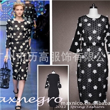 2013米兰时装周春夏新款古典蕾丝白花黑色典雅连衣裙