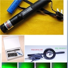 特价：303绿色满天星激光笔高功率调焦点火柴可做单点使用