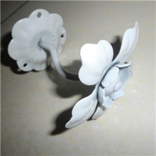 厂家直销铁艺服装挂钩白色V型小菊花正挂挂钩H-059