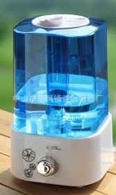 【厂家直供】三合一迷你加湿器/香薰加湿器/带七彩夜灯，可印IOGO