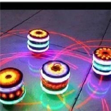 广州地摊玩具批发仿木陀螺发光陀螺闪光陀螺七彩陀螺批发130