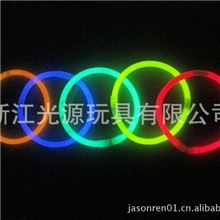 厂家直销一次性发光环保混色荧光棒，荧光棒批发发光棒送接头