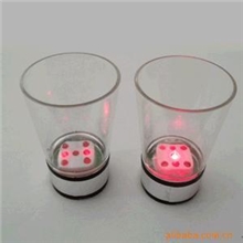 供应发光骰子酒杯/发光啤酒杯/七彩大冰杯/可乐杯