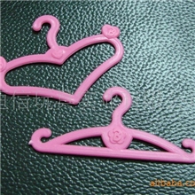 供应各种娃娃配件芭比娃娃衣架