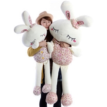 热卖LOVE兔碎花兔毛绒玩具公仔眯眼兔LOVE兔毛绒玩具批发
