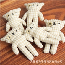 手工格子熊小胸针