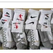 厂家直销零利润秋冬必备男士运动袜休闲袜阴阳袜