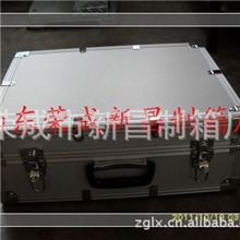 新昌铝箱专门为白衣天使设计的《天使之箱》款式新颖质量可靠