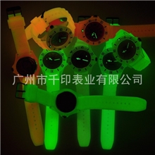 IE109热卖硅胶手表43MM不带日历荧光表8个颜色大量现货