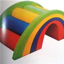 热销幼儿园彩虹桥滑梯、小型游艺设施、幼儿园滑梯、软体独木桥