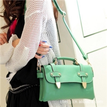 白沟2012新款女包批发糖果色韩版复古邮差包手提单肩斜挎包双箭头