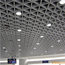 供应个性化三角格栅天花吊顶