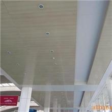 木纹条型铝扣板