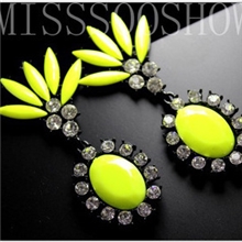 A0036时尚必备款夜店女王风情万种黑白钻夸张大耳环