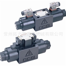 液压油缸，电机。油泵