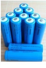 厂家低价格批发供应18650锂电池LED手电筒18650电池