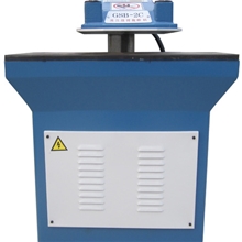 智成厂家供应小型液压摇臂裁断机注册资金1251.8万元