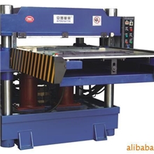 液压下压式裁断机