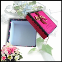 供应小号方盒精美喜糖包装盒糖果盒红盖玫红彩条喜糖盒批发