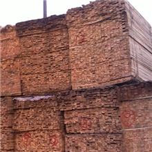 木材，板材。大方。建筑木材，落叶松方木