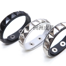 韩国新款饰品皮革手链欧美风铆钉手链情侣男女