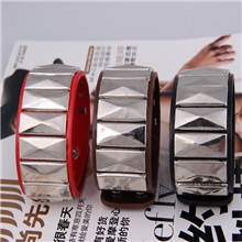 朋克柳钉皮质宽手镯热卖长金字塔手环手链