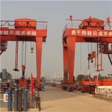 供应MG型双梁吊钩门式起重机用于露天仓库或铁路沿线吊运作业