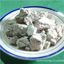 耐火粘土,属高岭土中一个类别，是耐火材料行业的优质原料