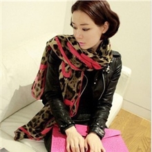 淘宝货源时尚经典爆款撞色爱心豹纹大规格披肩围巾供应巴厘纱