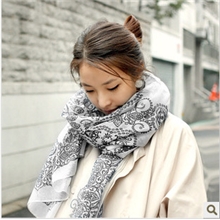 2012年秋季新款B036巴厘纱韩版百搭青花瓷花卉围巾供应围巾批发