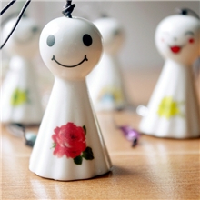 陶瓷工艺品创意家居摆件手绘小晴天娃娃车饰包挂小风铃FL1-2