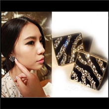 A3419欧美外贸大牌范超气场黑色滴釉闪钻斑马纹耳钉批发黑白