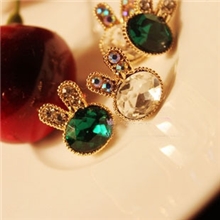 A3410兔兔控欧美复古可爱绿色精致闪钻宝石兔子耳钉小饰品批发