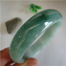 【喜峻珠宝】56绿色飘花翡翠手镯天然A货翡翠玉镯缅甸玉器批发