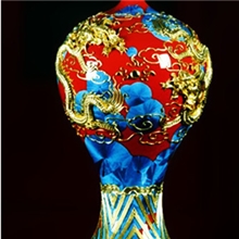 中国高温红结晶漆线雕美人瓶工艺美术礼品厂家批发直销