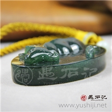 正品泰山玉收藏品泰山碧玉手把件牛转乾坤玉雕精品定制