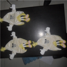 三色水果手偶，外贸订单，批发价;8.2元一个，起订量：2000个。