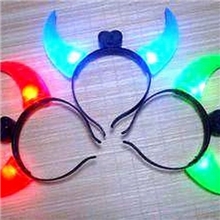 厂家直销塑料牛角发光灯多颜色闪光牛角发光大牛头灯批发